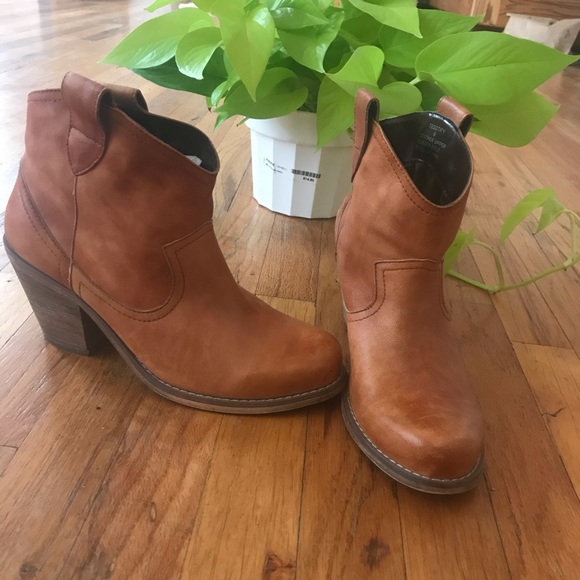 SOLD Steve Madden Ankle Leather Booties - Picture 5 of 8